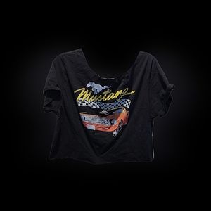 Cropped distressed Mustang tee size s/m